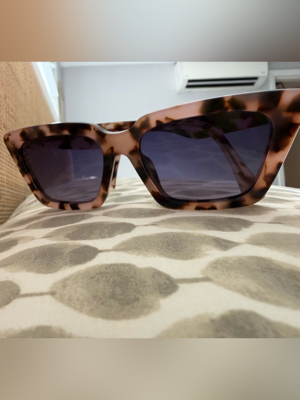 Oversized Tortoiseshell Cat-Eye Sunglasses - Brown